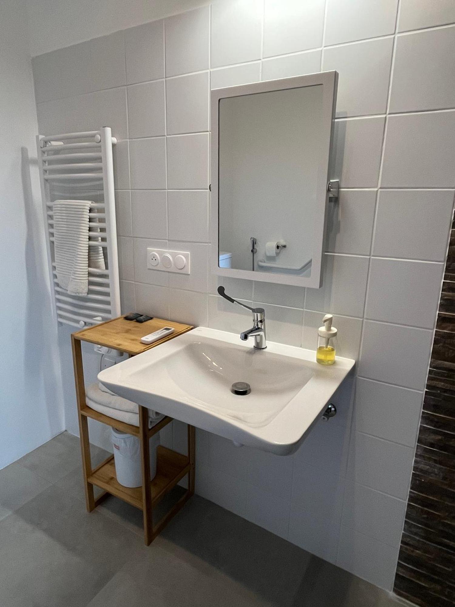 Le Nomade En Provence Bed & Breakfast Bouchet  Bagian luar foto